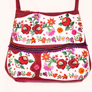 Színes, kézzel hímzett kalocsai virágos hímzett textíliából készült, nagy méretű egyedi női pakolós cipzáros válltáska 3 - táska & tok - kézitáska & válltáska - nagy pakolós táska - Meska.hu Színes, kézzel hímzett kalocsai virágos hímzett textíliából készült, nagy méretű egyedi női pakolós cipzáros válltáska 3 - táska & tok - kézitáska & válltáska - nagy pakolós táska - Meska.hu