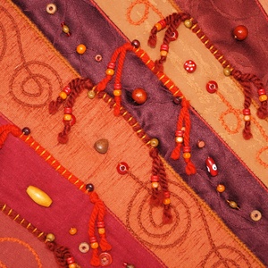 Narancssárga, rozsdabarna, piros, szivárványos, gyöngyös textil női válltáska - táska & tok - kézitáska & válltáska - válltáska - Meska.hu