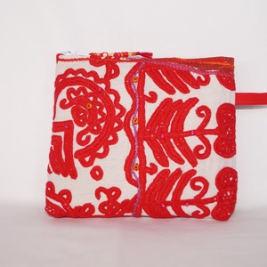 Piros, natúr, kézzel hímzett neszesszer, Kalotaszegi írásos kozmetikai táska, cipzáros neszesszer, tartóka - táska & tok - neszesszer - Meska.hu