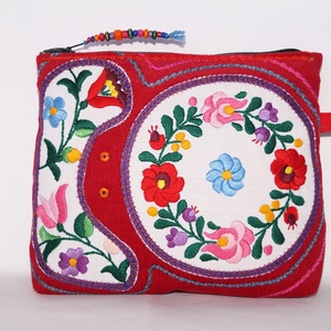 Kézzel hímzett neszesszer, színes kalocsai virágos kozmetikai táska, cipzáros neszesszer, tartóka - Meska.hu