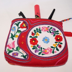 Kézzel hímzett neszesszer, színes kalocsai virágos kozmetikai táska, cipzáros neszesszer, tartóka - táska & tok - neszesszer - Meska.hu
