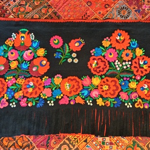Színes virágos,  fekete gyapjúnemez, vintage virágos falikép, mérete 153/60 cm. - otthon & életmód - dekoráció - kép & falikép - vászonkép - Meska.hu