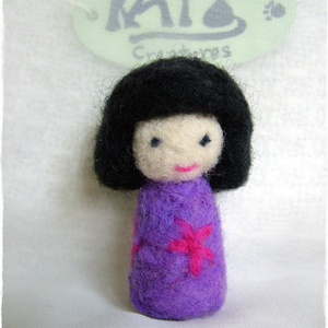 Japán baba - Kokeshi- Tündér / Manó lila + virág - játék & sport - baba & babaház - baba - Meska.hu