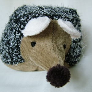 Meggymagos babzsák süni - Mákos, rózsaszín fülű  (Beanbag hedgehog) - Meska.hu