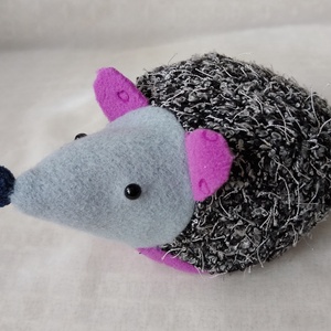 Lilafülű meggymagos babzsák süni (Beanbag hedgehog) - játék & sport - plüssállat & játékfigura - süni - Meska.hu