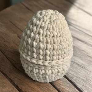 Horgolt húsvéti kosár virágdísszel � natúr tojás tartó - ünnepi díszek, dekorációk - húsvéti díszek és dekorációk - húsvéti asztaldíszek - Meska.hu