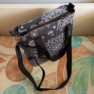 Fekete mandalamintás válltáska - táska & tok - kézitáska & válltáska - válltáska - Meska.hu