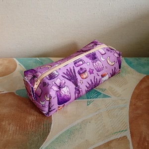 Levendulamintás tolltartó, Otthon & Életmód, Papír, írószer, Tolltartó & Ceruzatekercs, Varrás, Ez az aranyos róka- és levendulamintás tolltartó belül vízálló gyöngyvászonból, kívül poliészter an..., MESKA