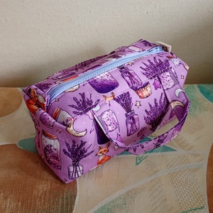 Levendulamintás füles neszeszer, Táska & Tok, Neszesszer, Varrás, Ebben a közepes méretű neszeszerben kényelmesen elférnek apróbb tisztasági kellékek, de akár tollta..., MESKA