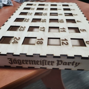 Egyedi elképzelésre készített gravírozott j�ger tálca - Meska.hu