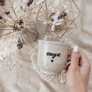 Egyedi feliratú kávés csésze - bézs, fényes, Otthon & Életmód, Konyhafelszerelés, tálalás, Tálalás, Bögre & Csésze, Fotó, grafika, rajz, illusztráció, MESKA