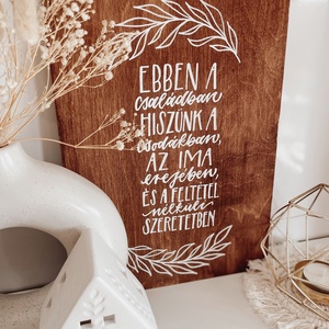 �Ebben a családban Fatábla - otthon & életmód - dekoráció - fali és függő dekoráció - falra akasztható dekor - Meska.hu
