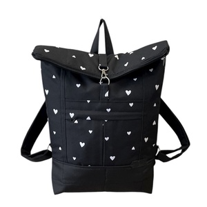 #HMM4 Fekete fehér szív  mintás vízhatlan rolltop hátizsák - táska & tok - laptoptáska, laptop hátizsák - Meska.hu