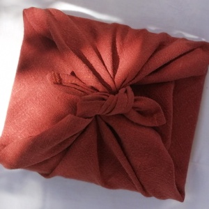 Zerowaste csomagolás - furoshiki ajándékcsomagoló kendő geometria mintával - otthon & életmód - papír, írószer - Meska.hu
