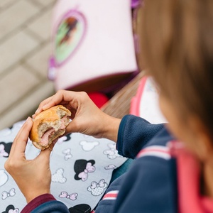  Iskolai Minnie egeres szendvics csomagoló szalvéta iskolába, gyerekeknek, Miki egér mintával - táska & tok - uzsonna- & ebéd tartó - szendvics csomagoló - Meska.hu