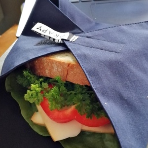 Minimál sötétkék irodai újraszalvéta férfiaknak is, fekete PUL belsővel, szendvics csomagolására, Táska & Tok, Uzsonna- & Ebéd tartó, Szendvics csomagoló, Varrás, MESKA