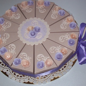Pénzajándék átadó torta - púder-levendula, közepes - otthon & életmód - papír, írószer - ajándékozás kellékei - papírtorta - Meska.hu