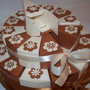 Pénzajándék átadó torta- emeletes, krém- karamell - esküvő - emlék & ajándék - nászajándék - esküvői pénzátadó boríték, kártya - Meska.hu