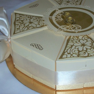 Nászajándék átadó torta - krém-arany - esküvő - emlék & ajándék - nászajándék - esküvői pénzátadó boríték, kártya - Meska.hu