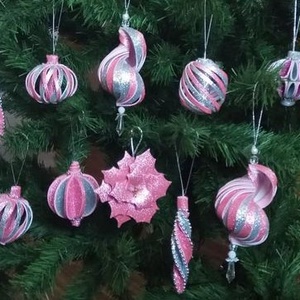 Különleges karácsonyfadísz - rózsaszín-ezüst, keresztezett gömb - karácsony - Meska.hu