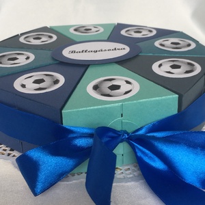 Pénzajándék átadó torta focirajongó ballagó fiúnak - otthon & életmód - papír, írószer - ajándékozás kellékei - papírtorta - Meska.hu