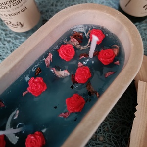 Rózsás fürdő - illatgyertya - kellékek & szerszámok - dekorációs kellékek - dekorációs gyertya - Meska.hu