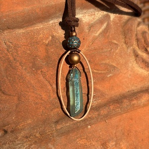  Kék aura-Bőr nyaklánc aqua aura kvarc medállal - ékszer - nyaklánc - medálos nyaklánc - Meska.hu