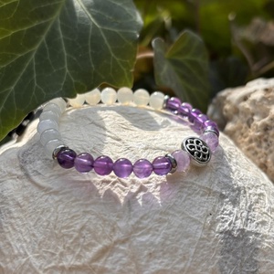 Gyógyír-Ametiszt ásványkarkötő holdkővel és végtelen csomó köztessel - ékszer - karkötő - ásványkarkötő - Meska.hu