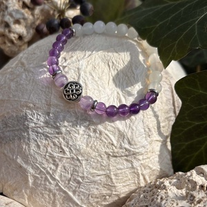 Gyógyír-Ametiszt ásványkarkötő holdkővel és végtelen csomó köztessel - ékszer - karkötő - ásványkarkötő - Meska.hu