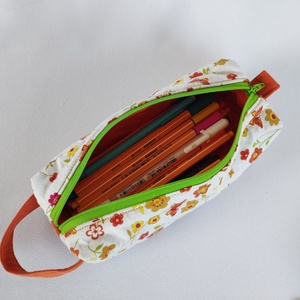 Neszesszer/tolltartó - VirágosRét - otthon & életmód - papír, írószer - tolltartó & ceruzatekercs - Meska.hu