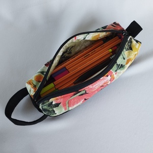 Neszesszer/tolltartó - NagyVirágos - otthon & életmód - papír, írószer - tolltartó & ceruzatekercs - Meska.hu