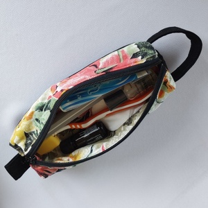 Neszesszer/tolltartó - NagyVirágos - otthon & életmód - papír, írószer - tolltartó & ceruzatekercs - Meska.hu