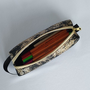 Neszesszer/tolltartó - GoldBlack - otthon & életmód - papír, írószer - tolltartó & ceruzatekercs - Meska.hu