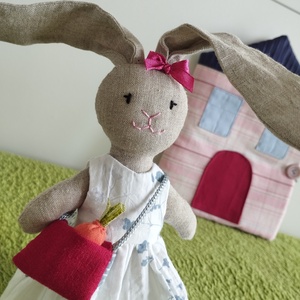 Britta Nyuszi Háza, Játék & Sport, Baba & babaház, Öltöztethető baba, Varrás, MESKA