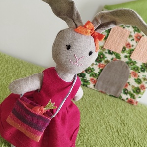 Emili Nyuszi Háza, Játék & Sport, Baba & babaház, Öltöztethető baba, Varrás, MESKA