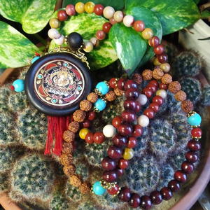 A meditáció mala, 108 szemes imafüzér, kézműves szantálfa medállal, ásványokkal, rudraksha bogyóval - otthon & életmód - dekoráció - spiritualitás - mala - Meska.hu