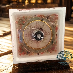 Orgonit auravédelem piramis holdkővel, aventurinnal, karneollal, rutilkvarccal, turmalinnal. - otthon & életmód - dekoráció - spiritualitás - orgonit piramis - Meska.hu