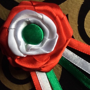 Nemzetiszín kokárda gombközéppel nagy méret - ékszer - kitűző és bross - kitűző - Meska.hu