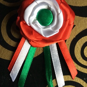 Nemzetiszín kokárda gombközéppel nagy méret - ékszer - kitűző és bross - kitűző - Meska.hu