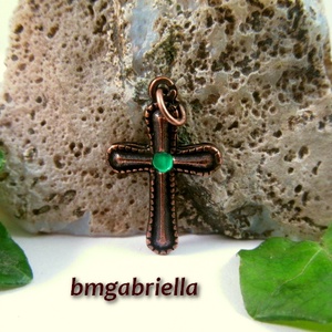 Kereszt - fém kereszt medál zöld pöttyel - ékszer - nyaklánc - medál - Meska.hu