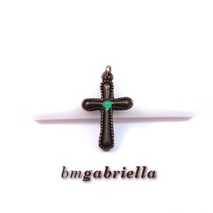 Kereszt - fém kereszt medál zöld pöttyel, Ékszer, Nyaklánc, Medál, Fémmegmunkálás, Ötvös, MESKA