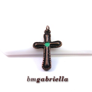 Kereszt - fém kereszt medál zöld pöttyel - ékszer - nyaklánc - medál - Meska.hu