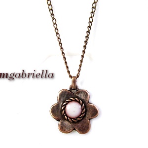 Fehér alandor - kézműves medál, nyaklánc - virág medál, egyedi tervezésű kézműves ékszer - ékszer - nyaklánc - medálos nyaklánc - Meska.hu