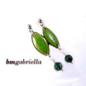 Lógós tűzzománc fülbevaló orvosi fém beszúróval - zöld - ékszer - fülbevaló - lógó fülbevaló - Meska.hu