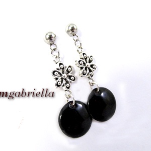 Virág - kézműves lógós fülbevaló orvosi fém beszúróval és fekete tűzzománc koronggal - ékszer - fülbevaló - lógó fülbevaló - Meska.hu Virág - kézműves lógós fülbevaló orvosi fém beszúróval és fekete tűzzománc koronggal - ékszer - fülbevaló - lógó fülbevaló - Meska.hu