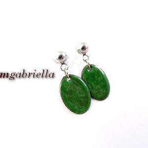 Zöld bedugós lógós tűzzománc fülbevaló orvosi fém beszúróval - ékszer - fülbevaló - lógó fülbevaló - Meska.hu