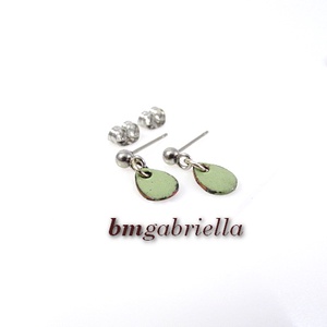 Apró csepp - tűzzománc bedugós fülbevaló - kézműves ékszer -halványzöld, Ékszer, Fülbevaló, Pötty fülbevaló, Ékszerkészítés, Tűzzománc, MESKA