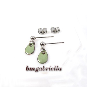 Apró csepp - tűzzománc bedugós fülbevaló - kézműves ékszer -halványzöld - ékszer - fülbevaló - pötty fülbevaló - Meska.hu