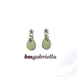 Apró csepp - tűzzománc bedugós fülbevaló - kézműves ékszer -halványzöld - ékszer - fülbevaló - pötty fülbevaló - Meska.hu