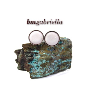 Fehér tűzzománc bedugós fülbevaló nemesacél foglalatban - ékszer - fülbevaló - pötty fülbevaló - Meska.hu